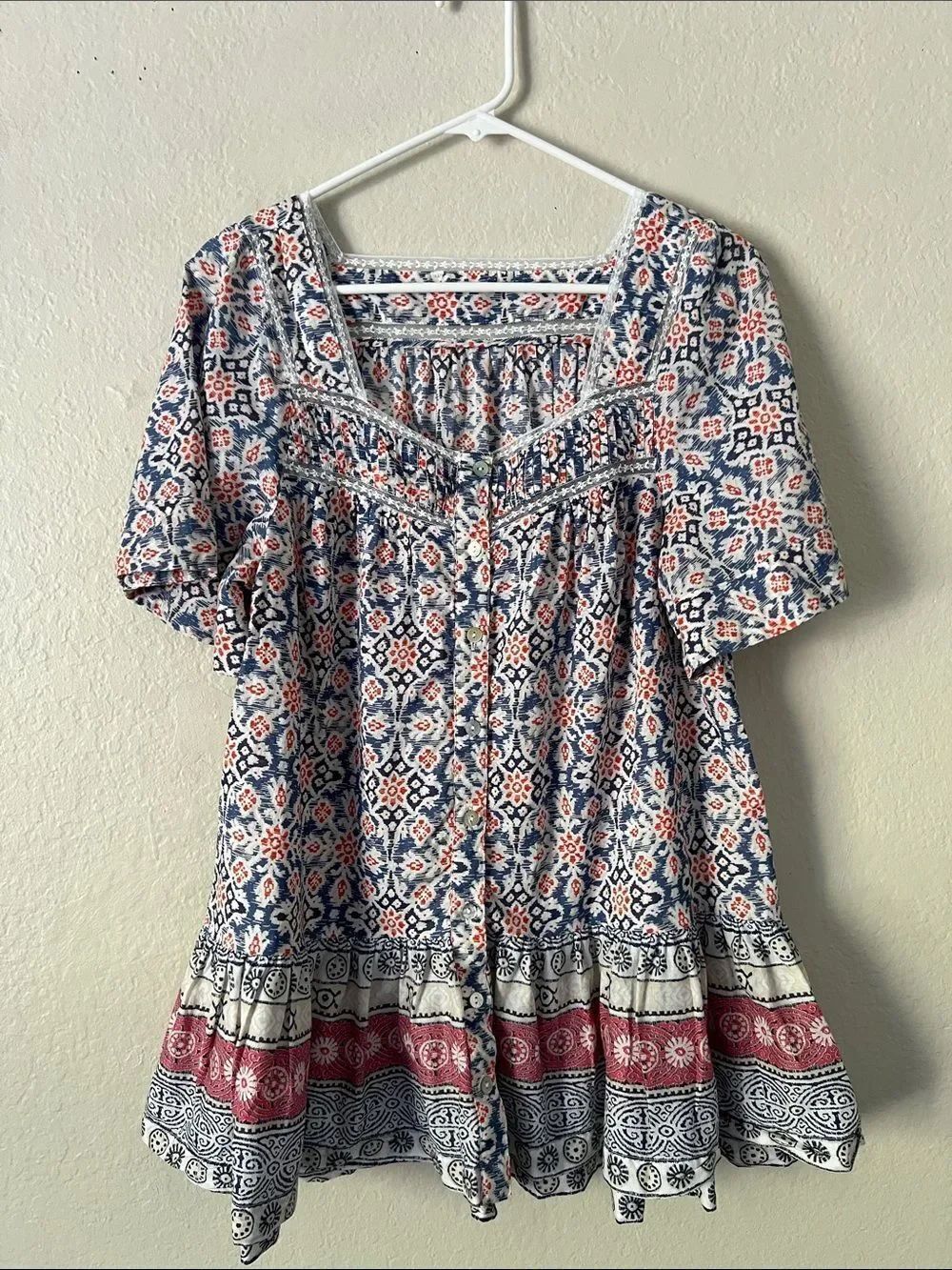 Like New! At Last Boho Floral Button-Front Peasant Top in Navy and Coral